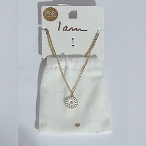 Daisy pendant necklace